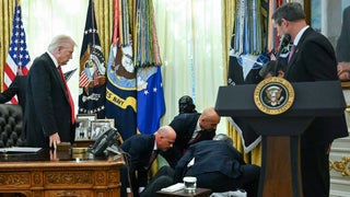 Pharmaceutical Rep Collapses in Oval Office During Trump Weight Loss Drug Press Conference | Video