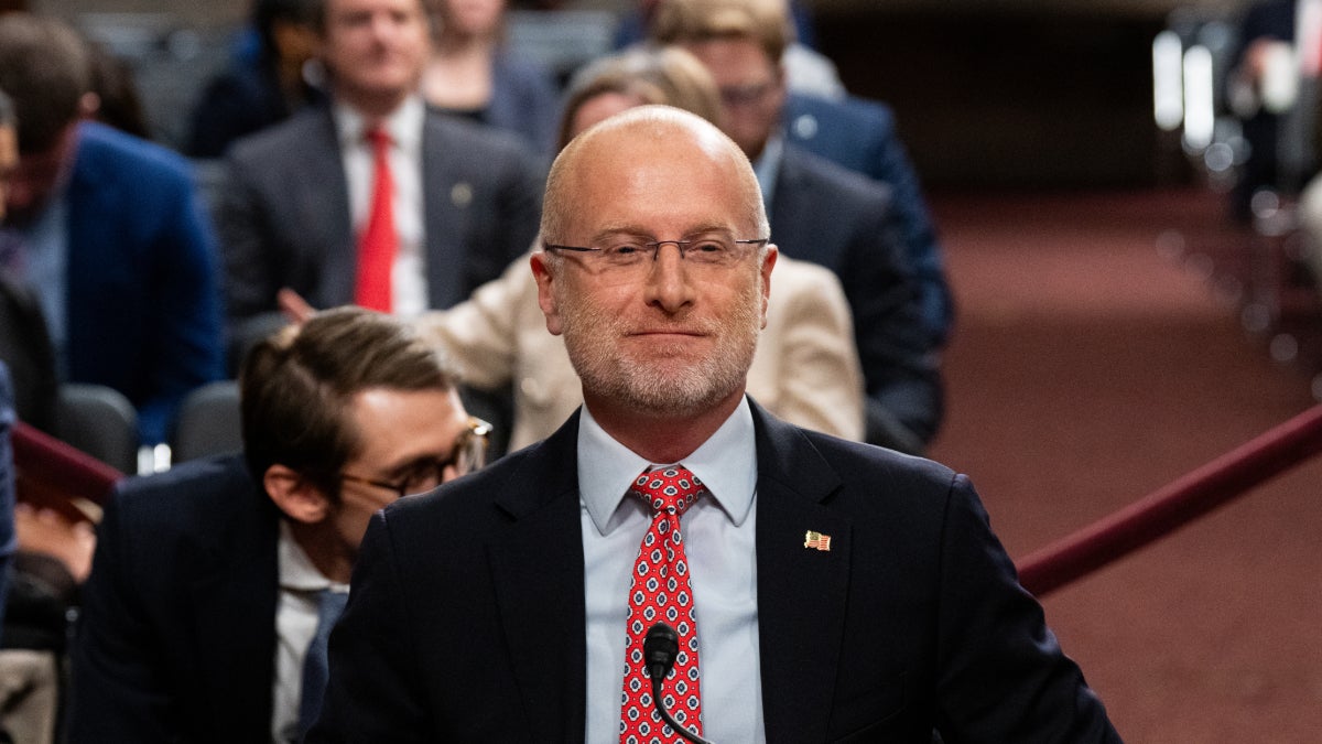 A FCC atualiza o site de que a agência de sinistros do presidente Brendan Carr não é independente