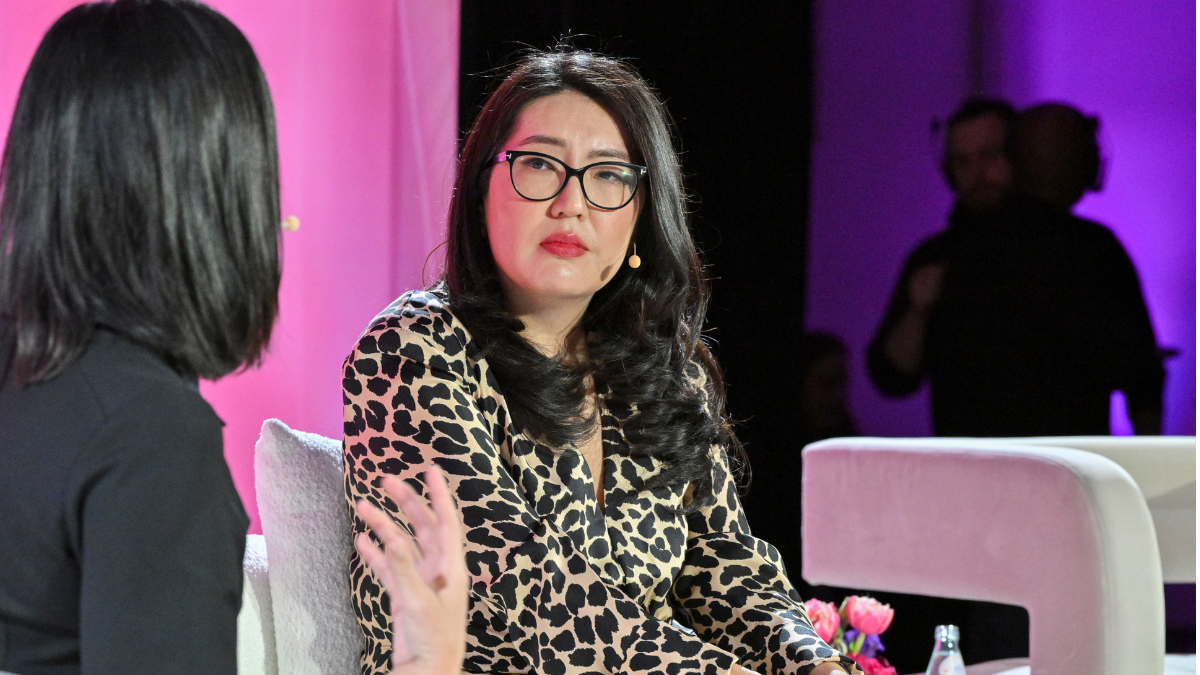 Jenny Han Says ‘The Summer I Turned Pretty’ Movie Script Is Done, but Is Juggling More Movies, Books and Shows: ‘I’m Busy!’ | Video