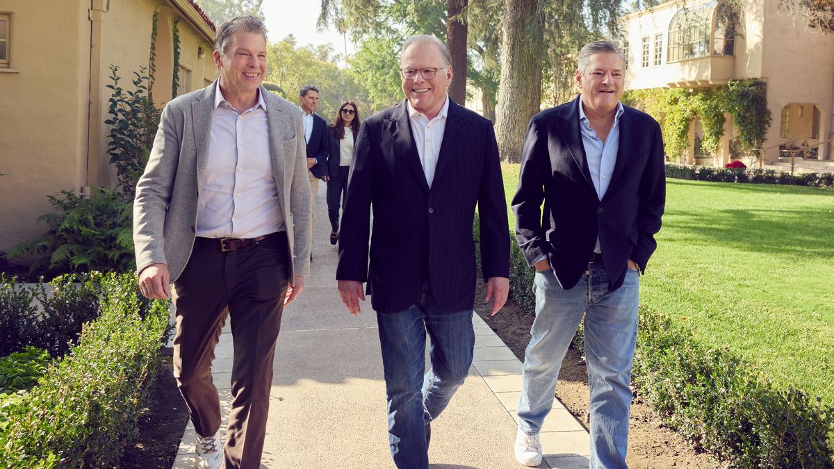 David Zaslav Gives Backlot Tour to Netflix Co-CEOs Ted Sarandos and Greg Peters | Photos