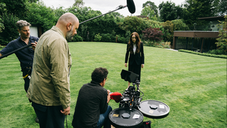 ‘Bugonia’ Cinematographer Robbie Ryan on Filming Bees, Basements and Emma Stone’s Bald Head