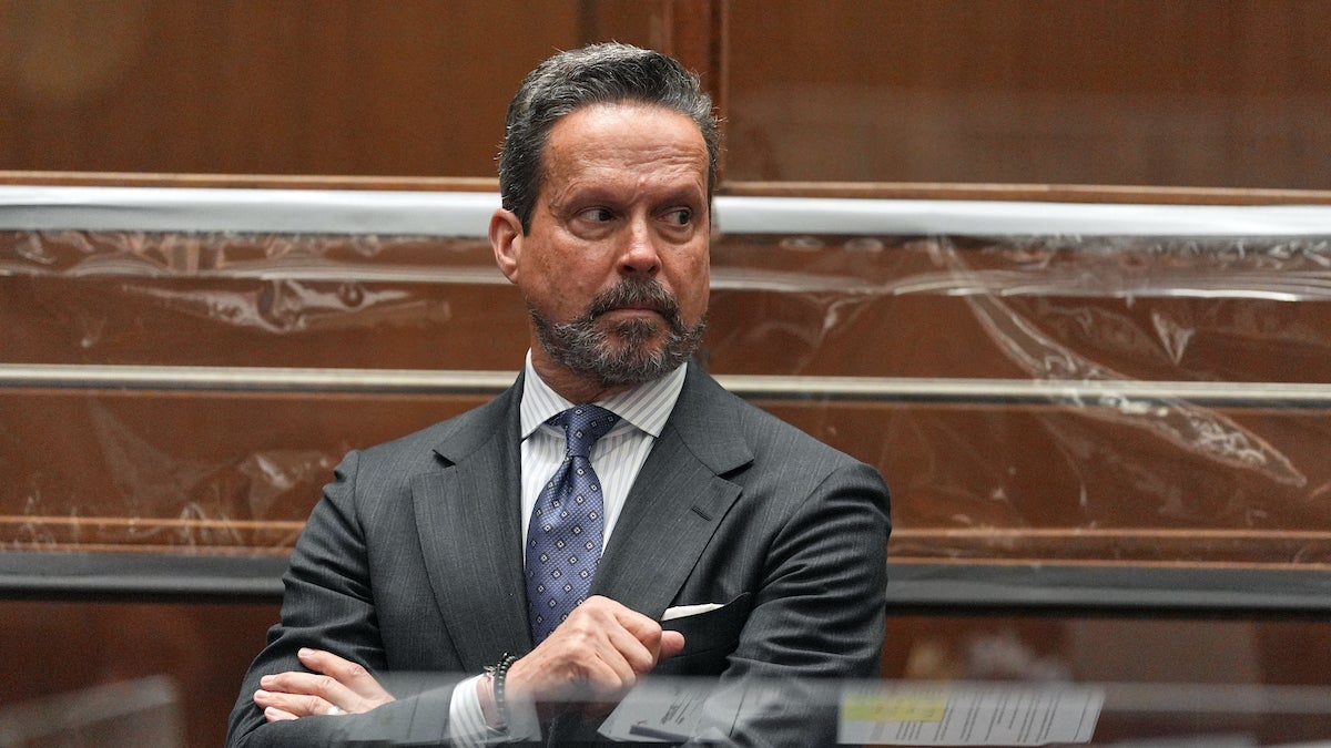 Alan Jackson permanece ‘comprometido’ com os ‘melhores interesses’ de Nick Reiner