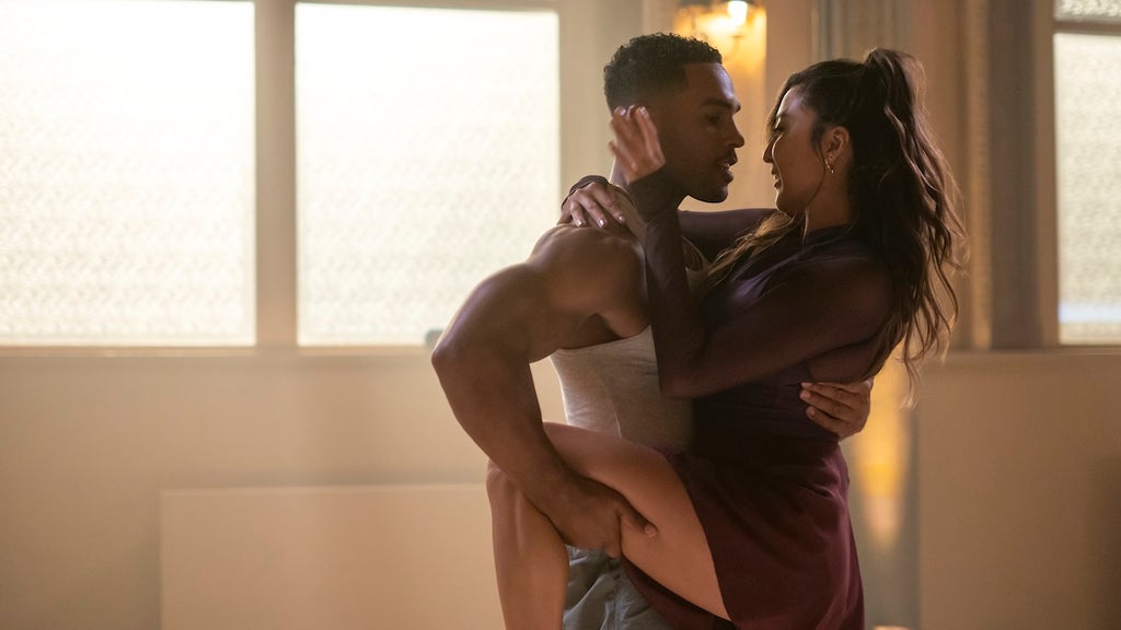 emily-in-paris-alfie-lucien-laviscount-ashley-park-netflix