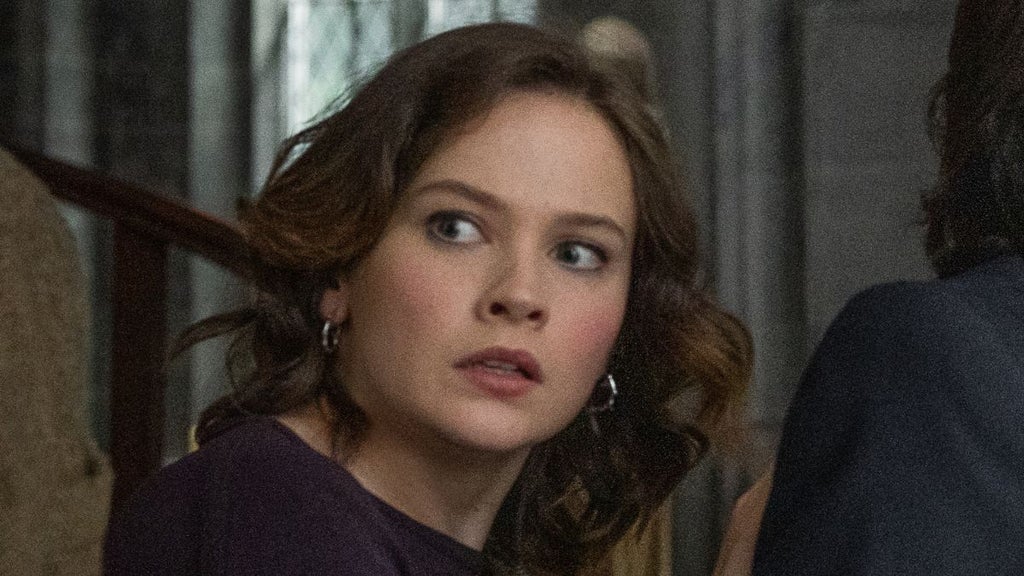 Cailee Spaeny as Simone Vivane in "Wake Up Dead Man: A Knives Out Mystery" (Netflix)