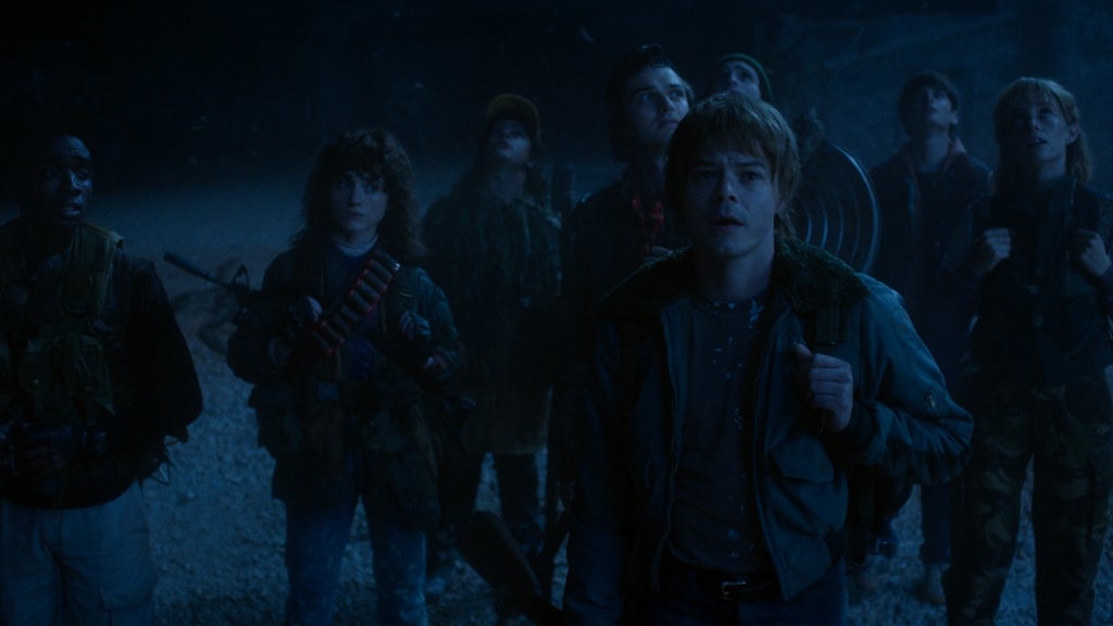 stranger-things-caleb-mclaughlin-natalia-dyer-gaten-matarazzo-joe-keery-finn-wolfhard-charlie-heaton-noah-schnapp-maya-hawke-netflix