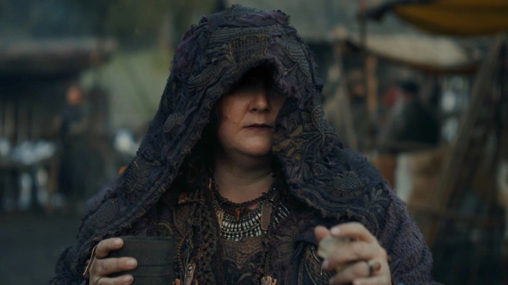 A fortune teller (Jenna Boyd) predicts Egg’s (Dexter Sol Ansell) future in “A Knight of the Seven Kingdoms” Season 1, Episode 3 (HBO)