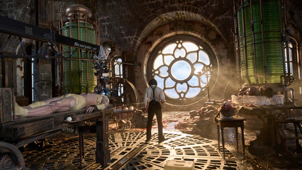 Frankenstein. BTS - (L to R) Jacob Elordi as The Creature and Oscar Isaac as Dr. Victor Frankenstein on the set of Frankenstein. Cr. Ken Woroner/Netflix © 2025.