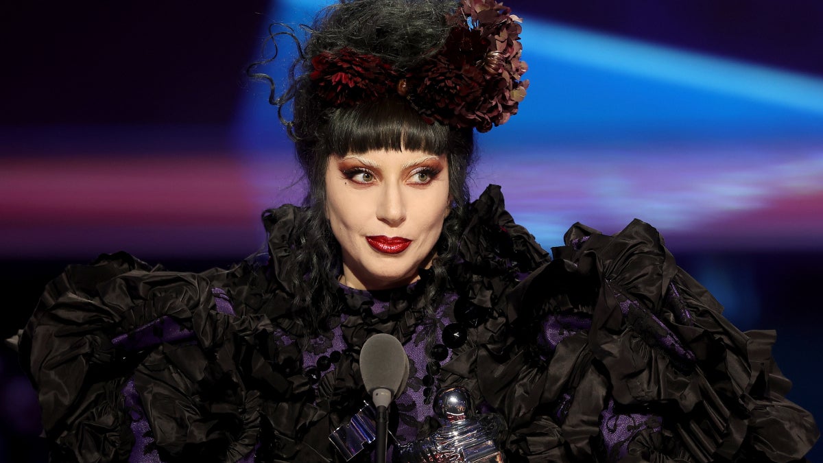 Lady Gaga condena ICE em show no Japão