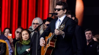 John Mayer Sings ‘Ripple’ With Massive SF Crowd Gathered for Tribute to Grateful Dead Guitarist Bob Weir | Video