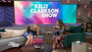 Amanda Seyfried Collapses With Joy After Duetting Her Favorite Song With Kelly Clarkson | Video