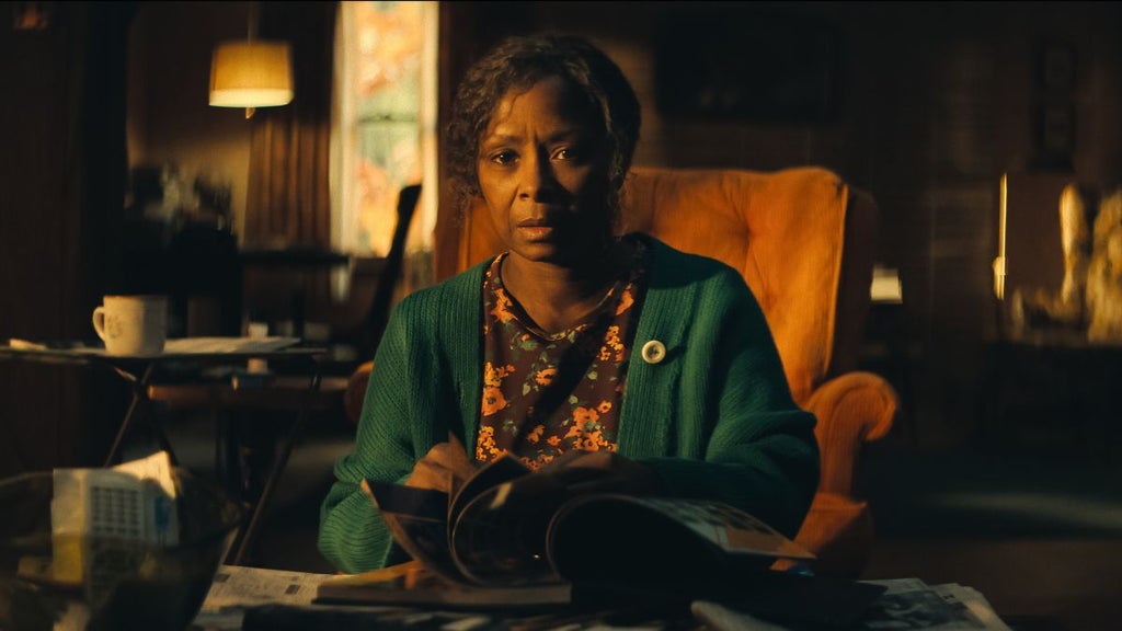 Crystal Fox as Alice in "His & Hers" (Netflix)