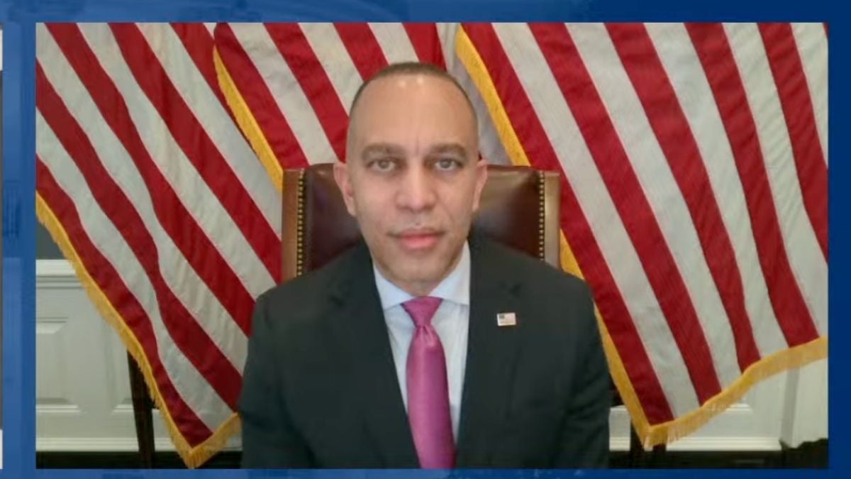 Hakeem Jeffries Compares ‘CBS Evening News’ to LindellTV After Tony Dokoupil’s Jan. 6 Anniversary Coverage | Video