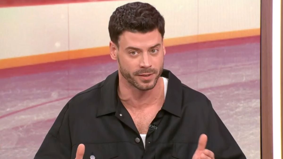François Arnaud Says ‘Heated Rivalry’ Was Set to Be a Lot Less Steamy on Original Streamer: ‘No Kissing Until Episode 5’ | Video