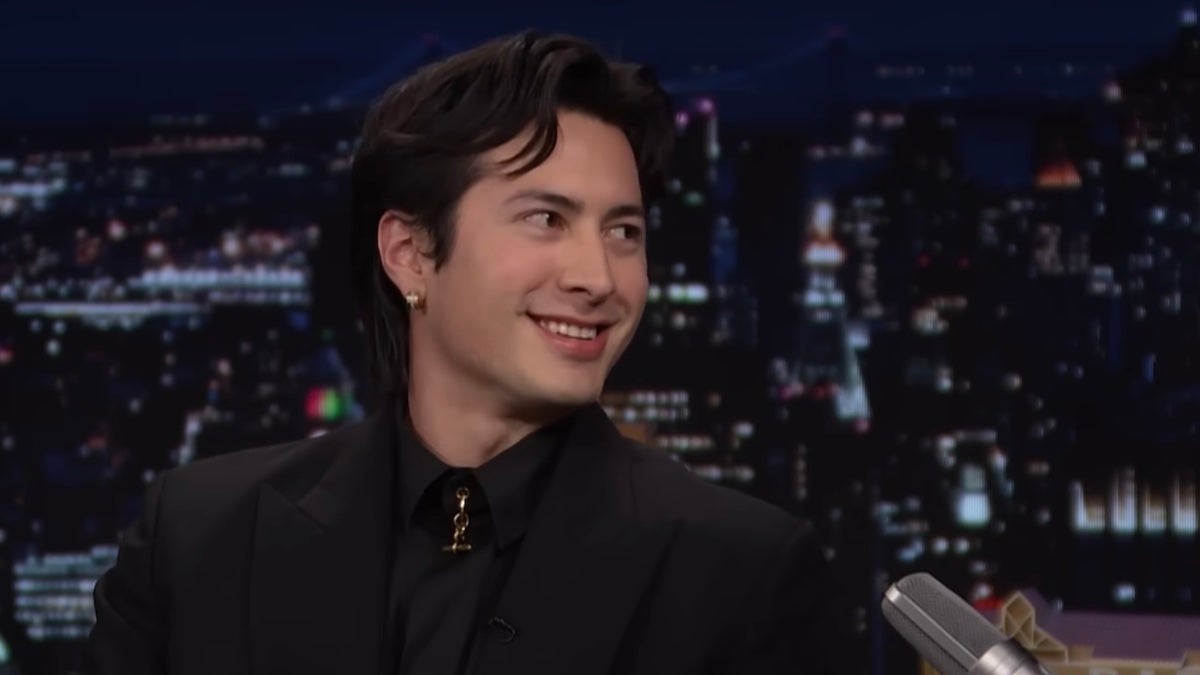 Hudson Williams and Jimmy Fallon Get Intimate in ‘Heated Rivalry’ Star’s Late Night Debut | Video