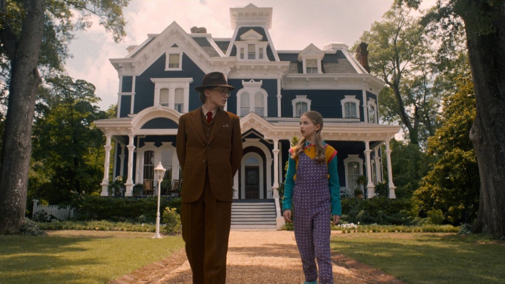 Jamie Campbell Bower and Nell Fisher in "Stranger Things"