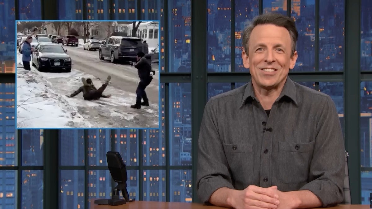 Deslizándose sobre hielo con cosquillas por el agente de hielo Seth Meyers