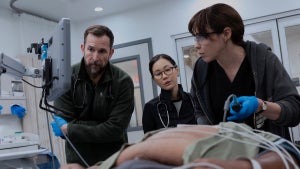 the-pitt-noah-wyle-irene-choi-fiona-dourif-hbo-max