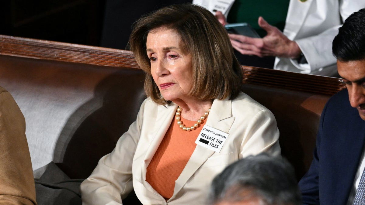 Nancy Pelosi chama o discurso do Estado da União de Trump de “preguiçoso” depois que ele a chamou pelo nome