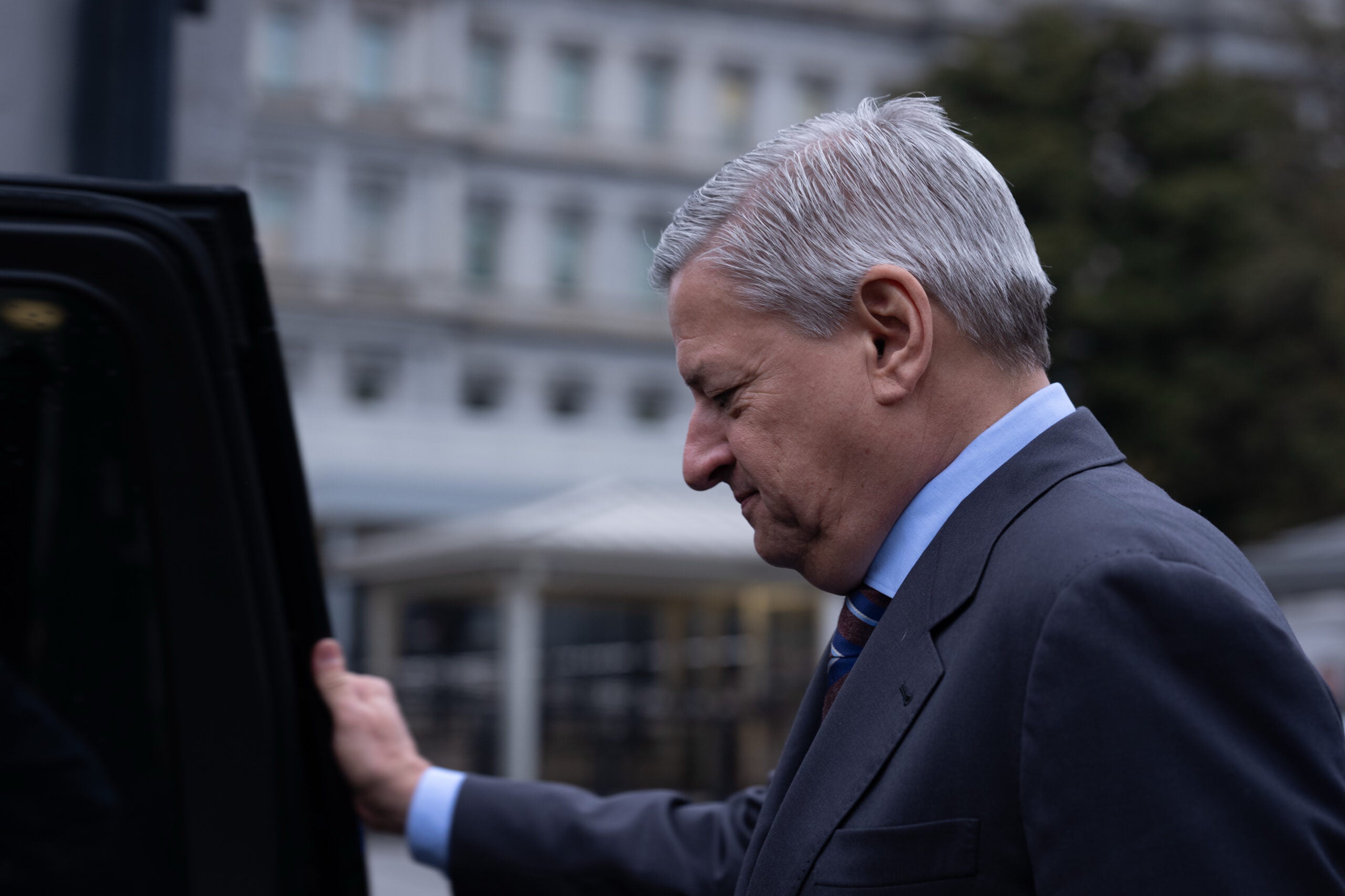 A reunião da Netflix na Casa Branca com Trump foi cancelada horas antes de o streamer desistir da corrida da Warner Bros.