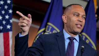 Hakeem Jeffries Blows Up Over Trump’s AI Video of Obamas as Apes: ‘An Unhinged Bottom Feeder’ | Video