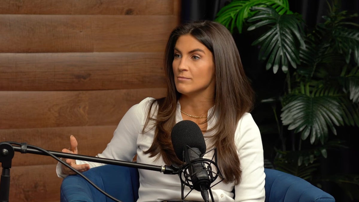 Kaitlan Collins Gives Rare Praise to Karoline Leavitt After She Defended Her Press Rights in Saudi Arabia | Video