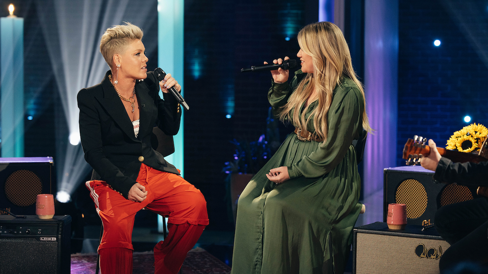 Pink and Kelly Clarkson (Credit: NBC)