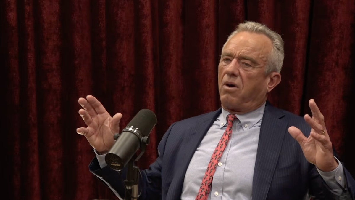 RFK Jr. confronta Joe Rogan sobre resposta ‘perturbada’ ao ICE