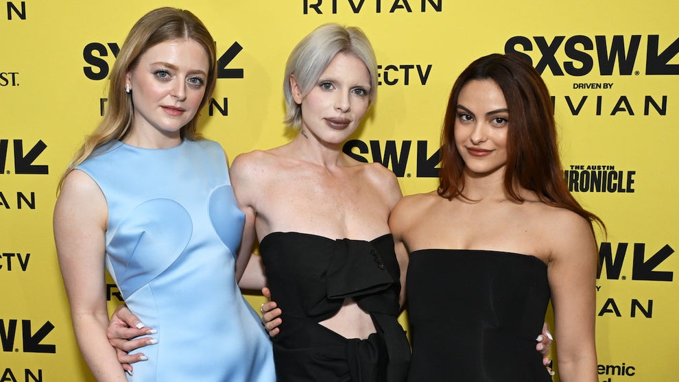 Anna Baryshnikov, Julia Fox, Camila Mendes, Idiotka