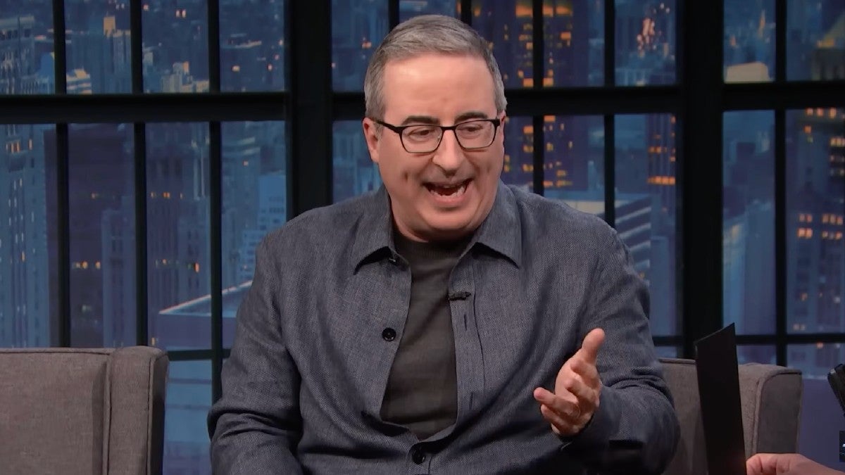 John Oliver aplaude o Range Rover pela foto da prisão do Príncipe Andrew