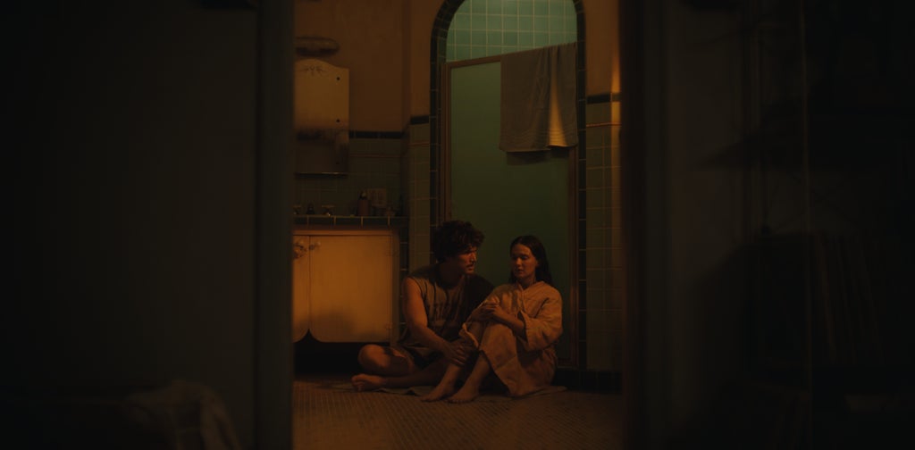 Charles Melton, Cailee Spaeny in "Beef" (Netflix)