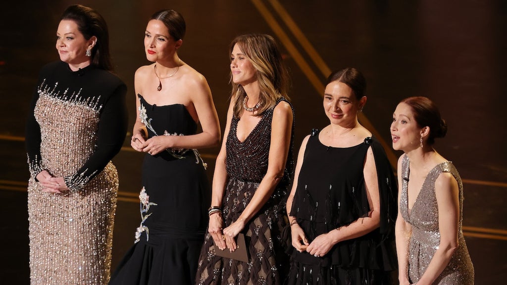 "Bridesmaids" reunion at the Oscars (Credit: Kevin Winter/Getty Images)