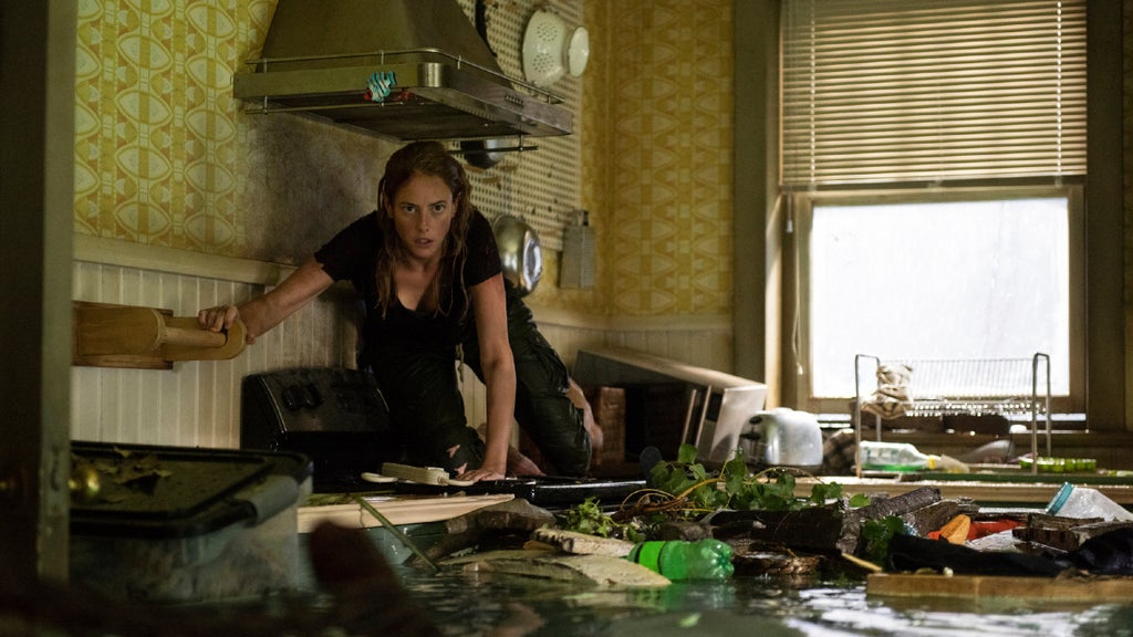 “Crawl” (Paramount Pictures)