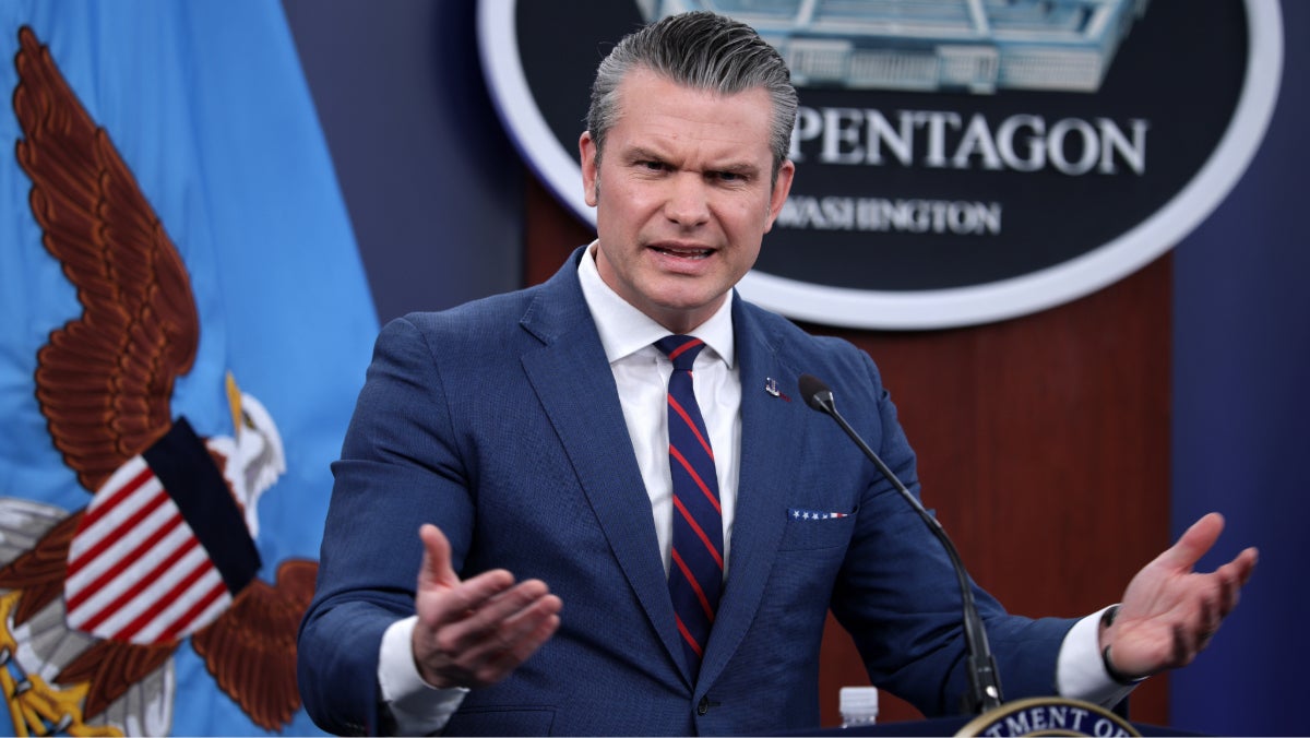 Pentágono bloqueia fotojornalistas de briefings após fotos ‘desfavoráveis’ de Pete Hegseth