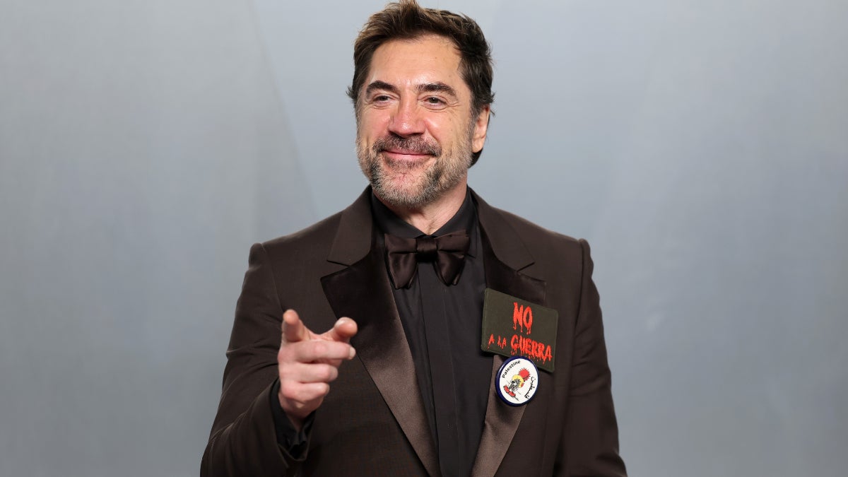 O distintivo do Oscar de protesto contra o Irã de Javier Bardem é o mesmo que ele usou em 2003 no Iraque: ‘Outra guerra ilegal’ | Vídeo