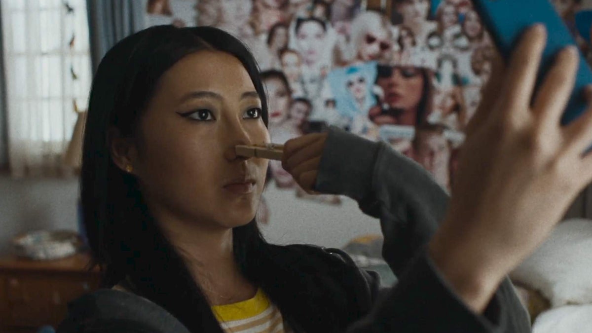 Crítica ‘inclinada’: o thriller de transformação de ficção científica adolescente de Amy Wang luta com suas alegorias