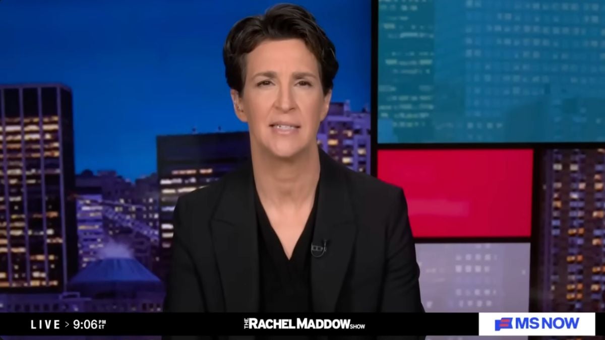 Rachel Maddow explica como a guerra EUA-Israel-Irã é uma situação em que todos ganham para a Rússia, conforme pensa a indústria de combustíveis
