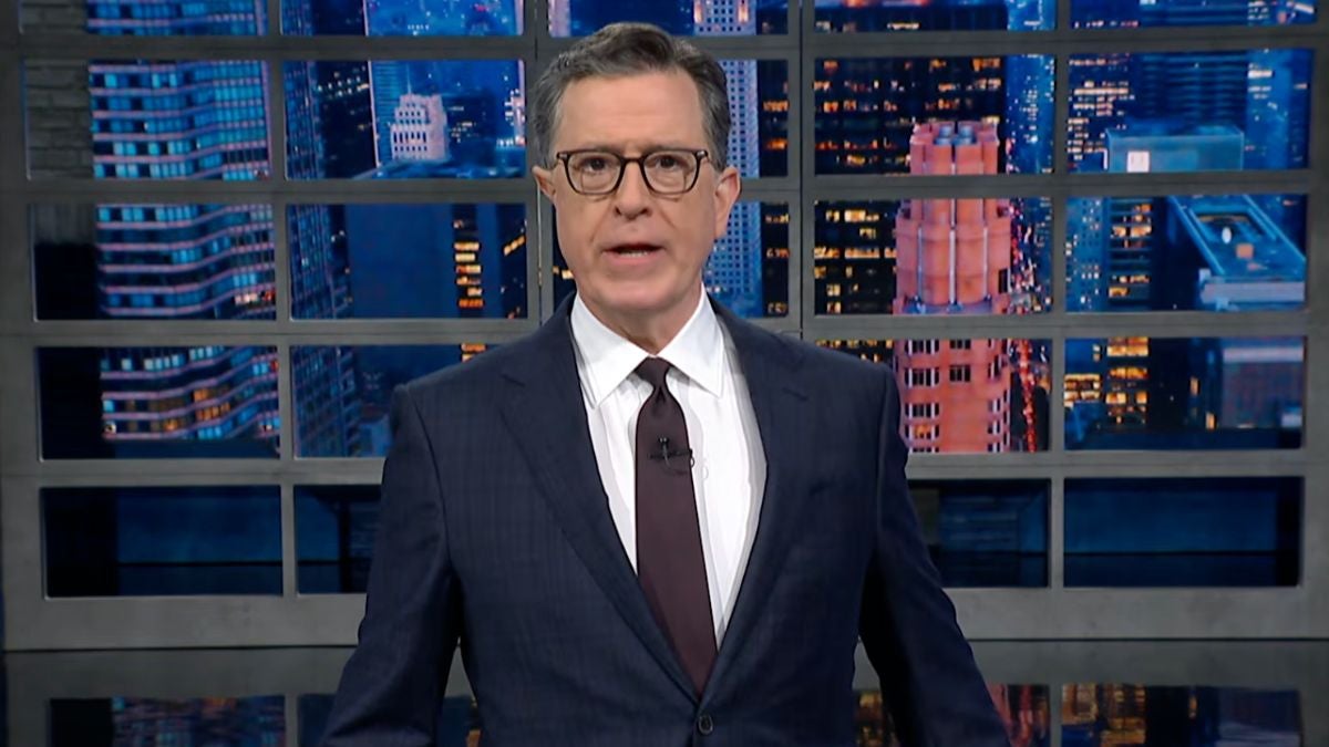 Stephen Colbert desafia Trump a parar de culpar Biden e Obama pela guerra no Irã