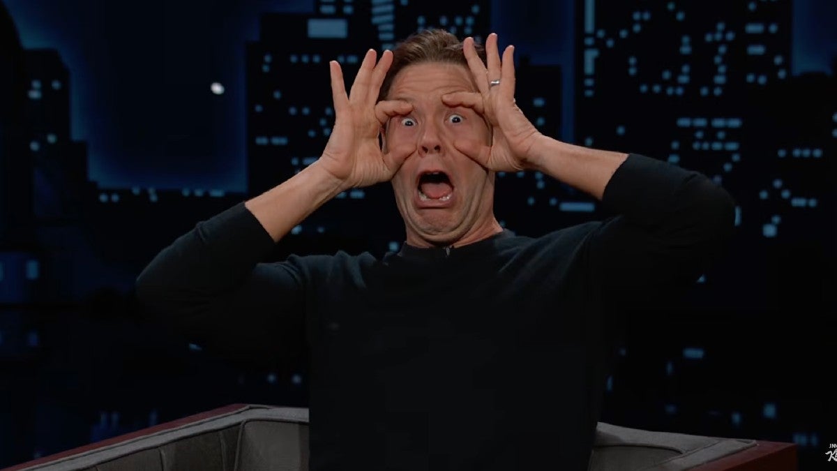 Ike Barinholtz explica como se preparou para interpretar Elon Musk: “Ketamin?”