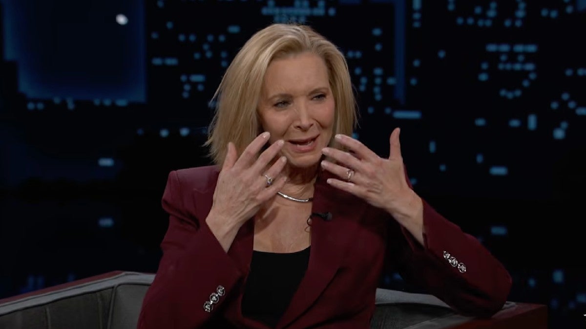 Lisa Kudrow revela momentos da 8ª temporada de ‘Friends’ que a fizeram chorar e rir