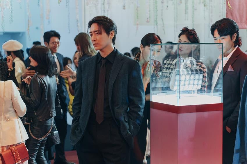 Lee Jun-hyuk as Park Mu-gyeong in The Art of Sarah. Source: Kim Eun jeong/Netflix