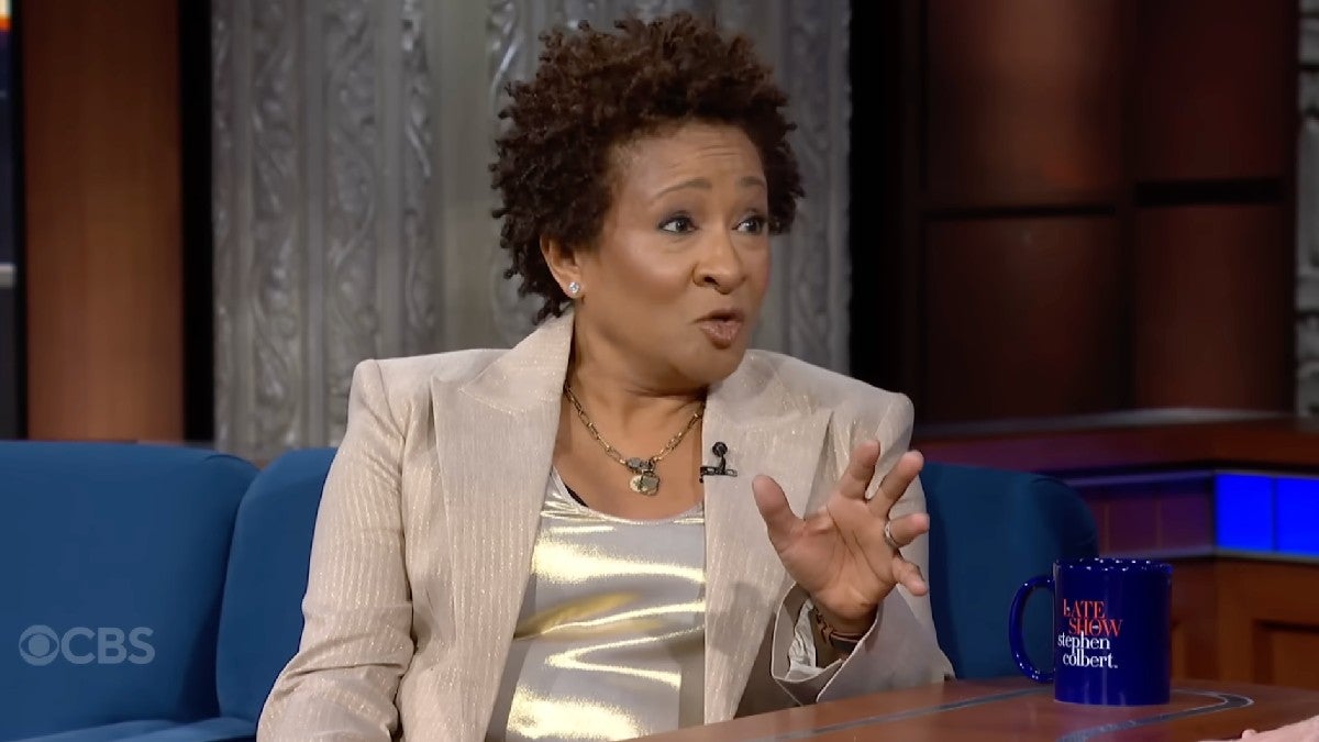 Wanda Sykes pede a Stephen Colbert para “Go the Hell Off” em seu último programa