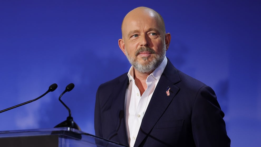 Steve Hilton takes part in a gubernatorial debate sponsored by CBS Television Stations (Eric Thayer / Los Angeles Times)