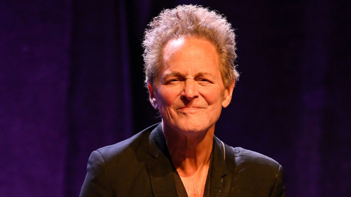 Former Fleetwood Mac Guitarist Lindsey Buckingham Attacked With Unknown Substance by Stalking Suspect