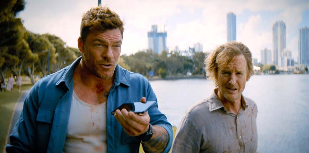 runner-alan-ritchson-owen-wilson