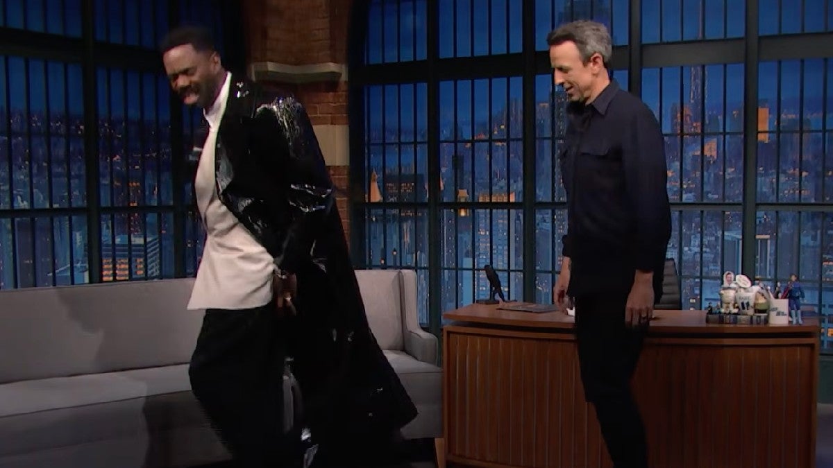 Seth Meyers Awkwardly Tries to Moonwalk With Colman Domingo: ‘You Gotta Put Some Stank on It’ | Video