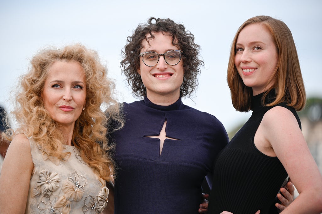 Gillian Anderson, Jane Schoenbrun and Hannah Einbinder pose during "Teenage Sex And Death At Camp Miasma" 