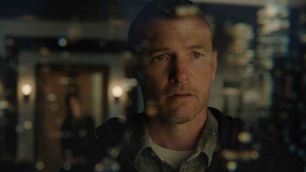 Sam Worthington in "I Will Find You" (Netflix)