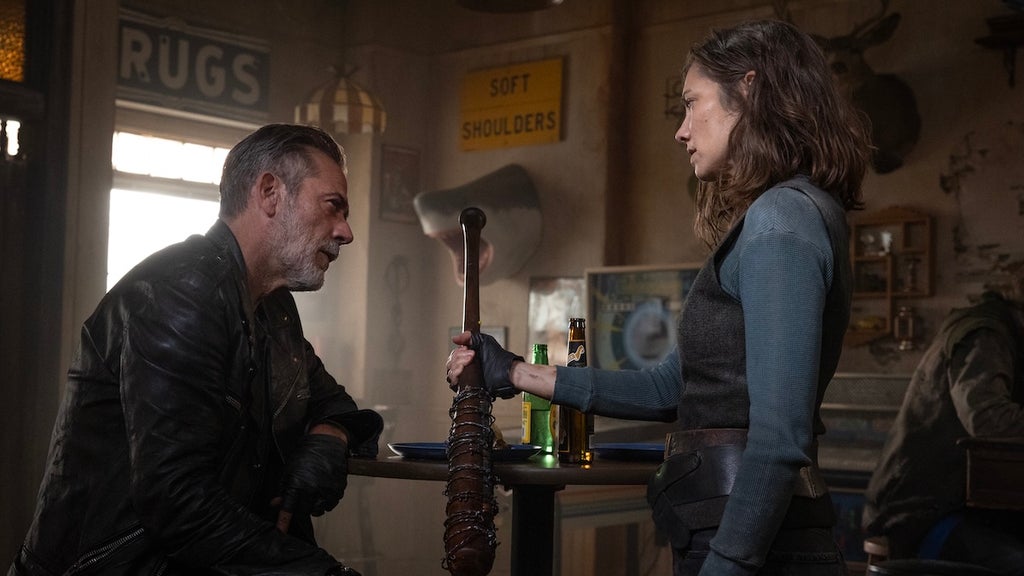the-walking-dead-dead-city-jeffrey-dean-morgan-lauren-cohan-amc