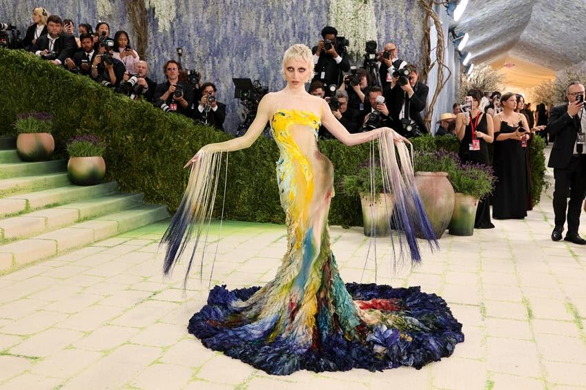 Emma Chamberlain in a Mugler dress designed by Miguel Castro Freitas and hand-painted by artist Anna Deller-Yee. Source: Getty