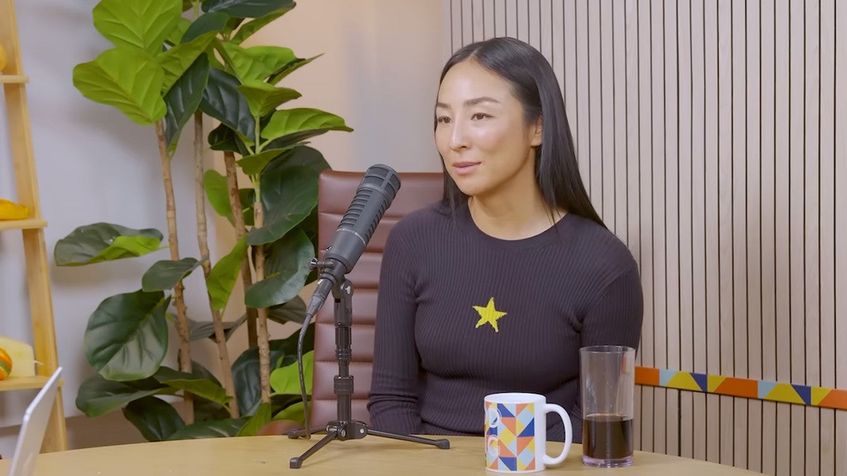 Greta Lee Thinks ‘Sisters’ Nail Salon Scene With Asian Stereotypes Holds Up Because ‘Status Is Inverted’ | Video